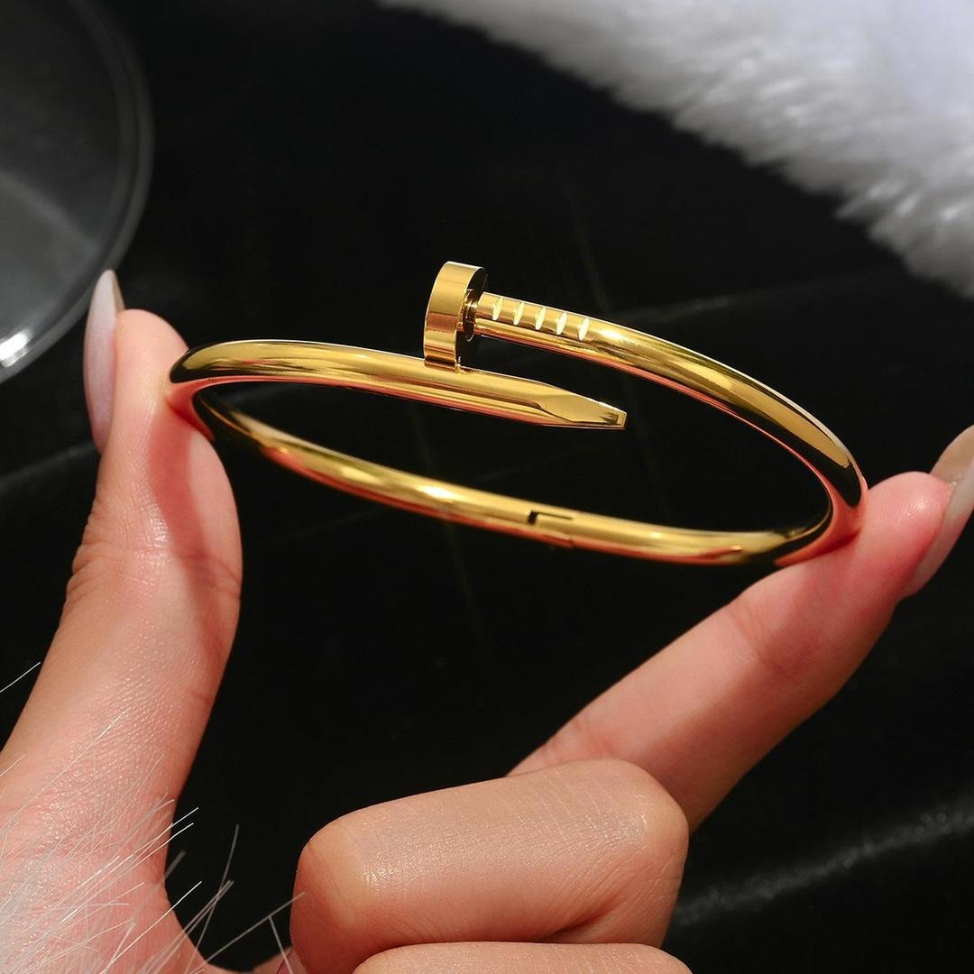 9 carat Nail Bracelet